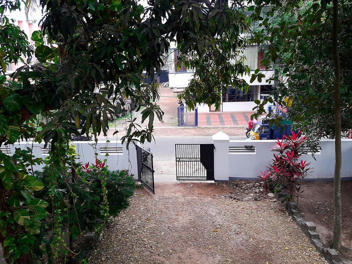 Aham Yoga Nest Bed & Breakfast Alappuzha ภายนอก รูปภาพ
