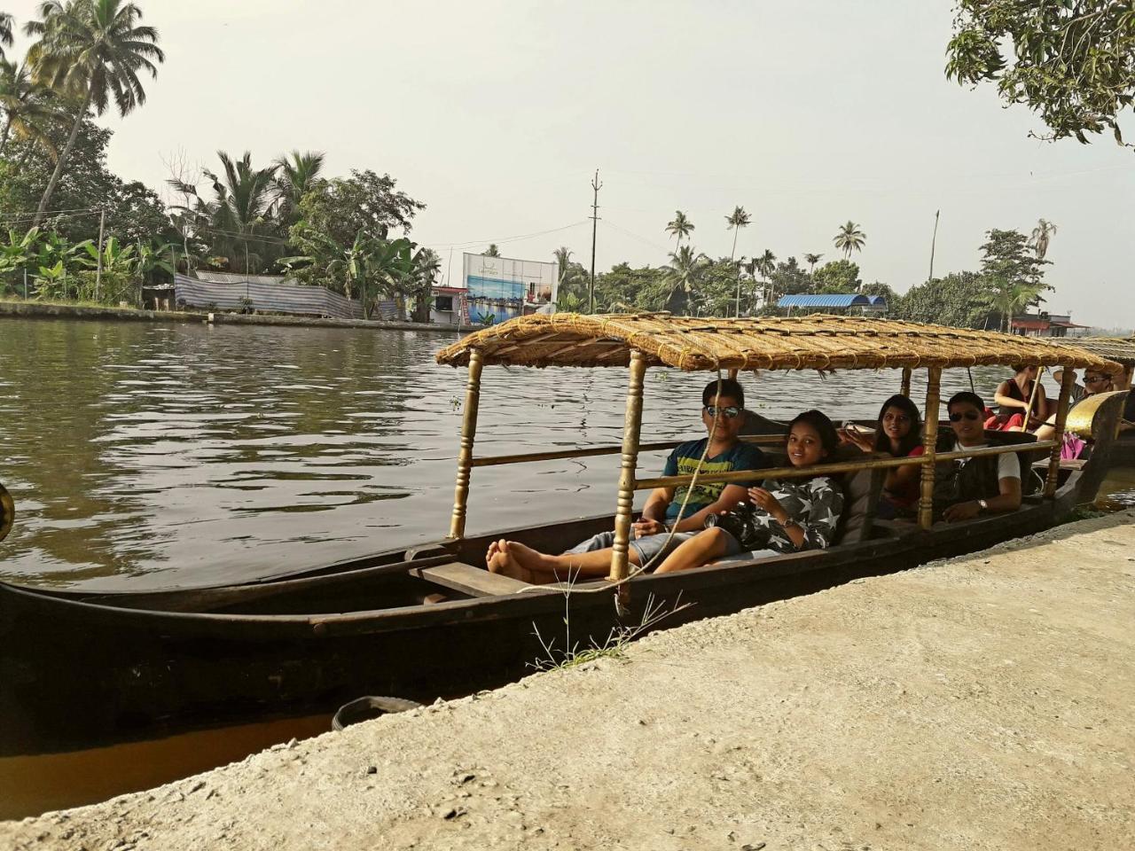 Aham Yoga Nest Bed & Breakfast Alappuzha ภายนอก รูปภาพ